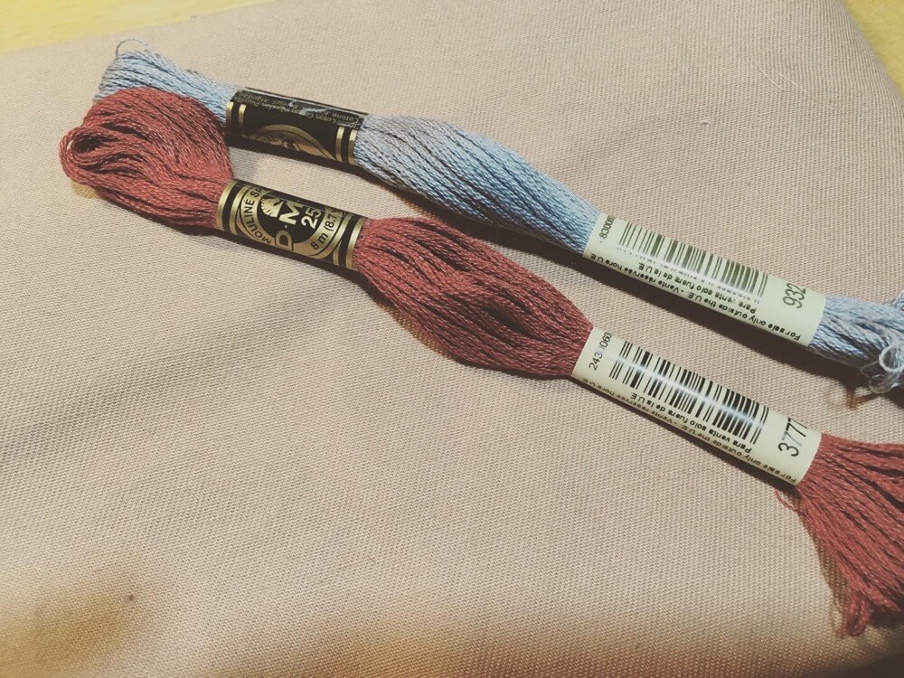 刺繍糸はDMC刺繍糸25番。3777・932の色をチョイス