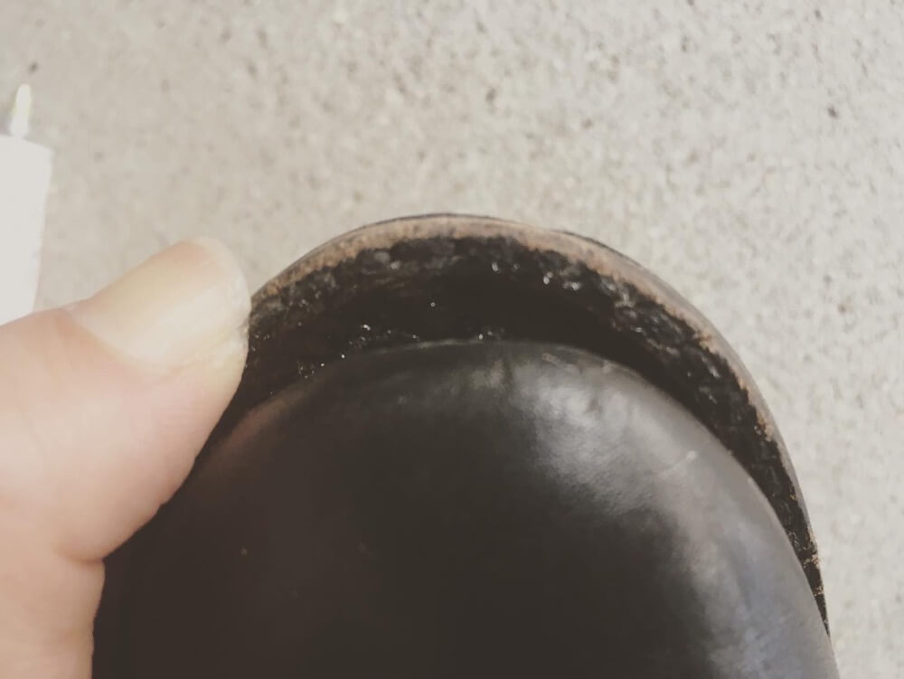 均一にダイアボンドを接着面にのばして、乾燥させている様子