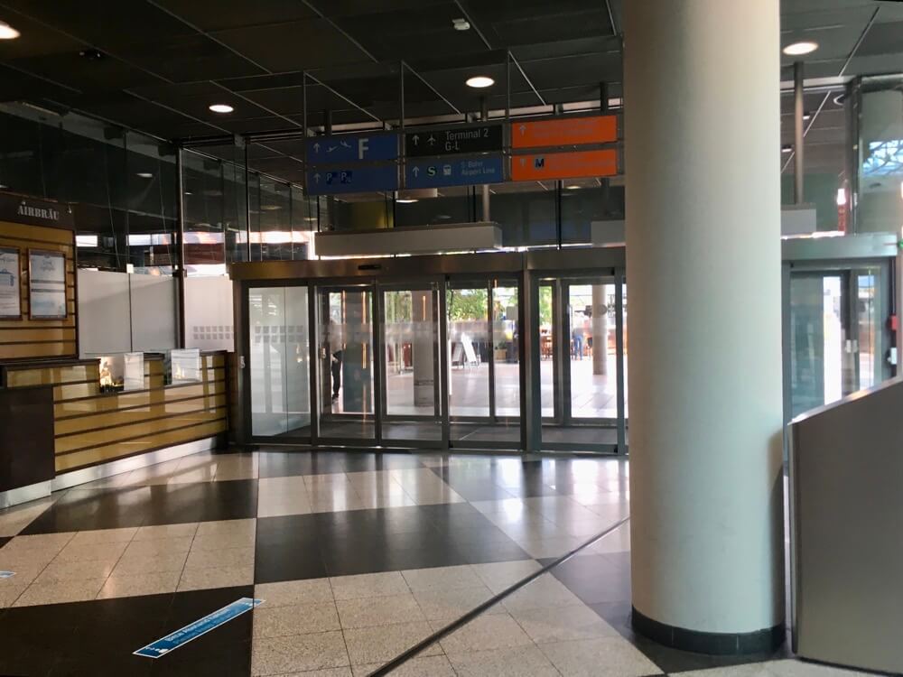ミュンヘン空港ターミナル１の入り口付近