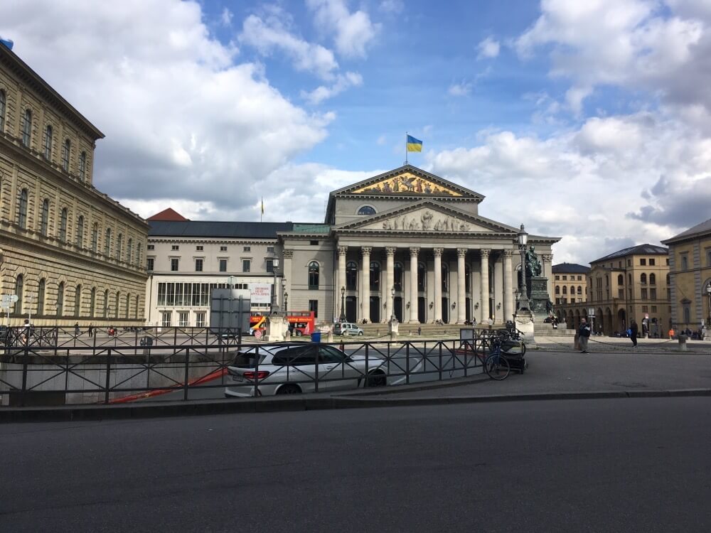 バイエルン国立歌劇場と周辺の様子