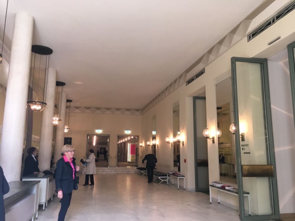 バイエルン国立歌劇場の内部の様子クローク