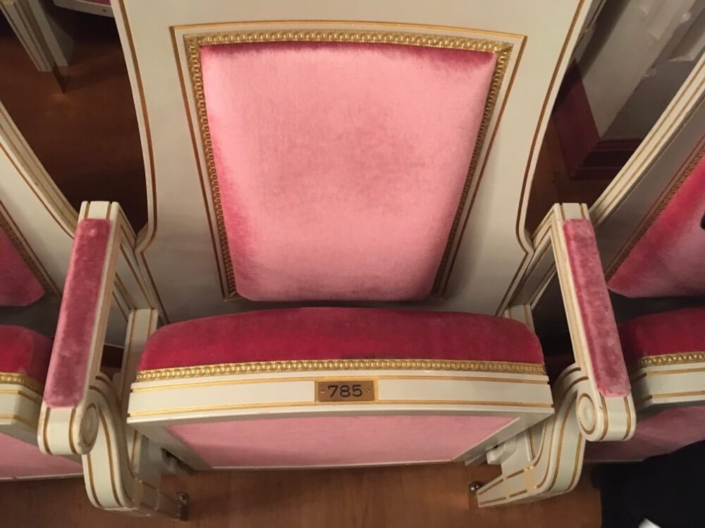 バイエルン国立歌劇場の舞台の様子座席の様子(形状や広さ）
