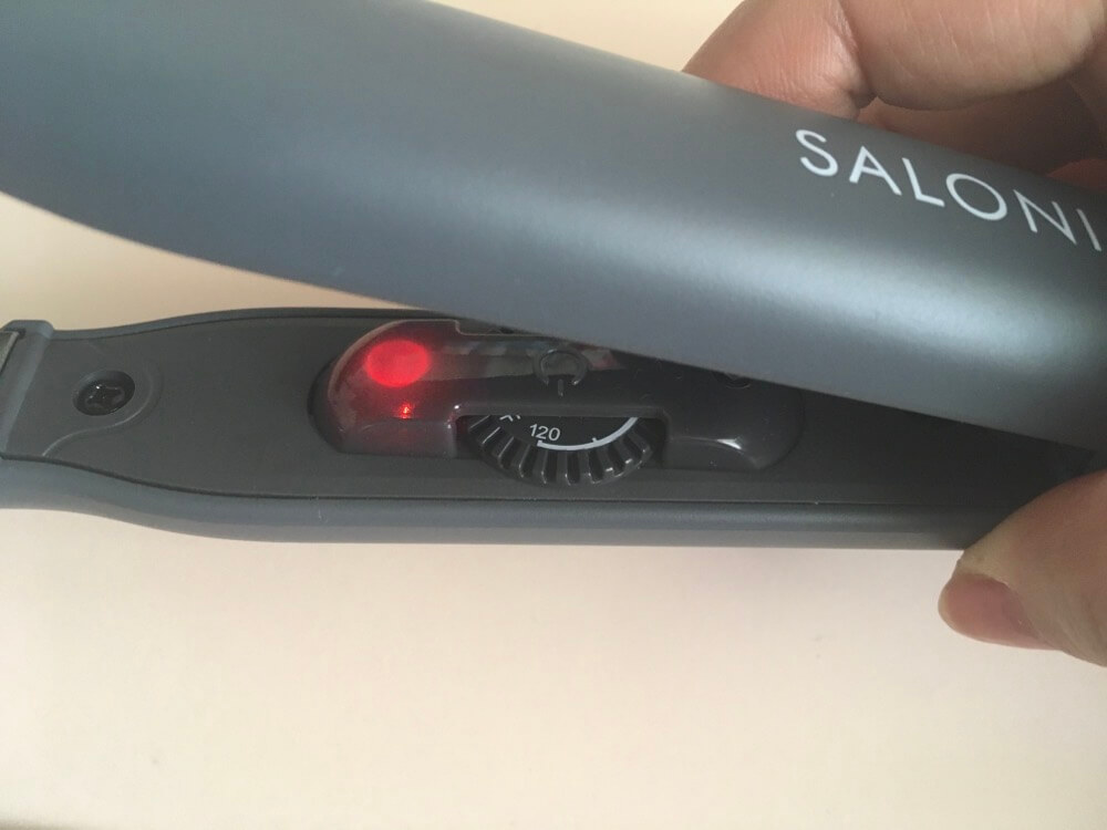 SALONIA(サロニア)ストレートヘアアイロン15mmの電源をいれて温度を120℃に変更