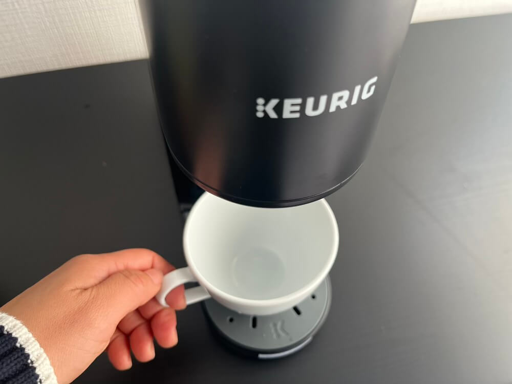 キューリグKB -01にコーヒーカップを用意