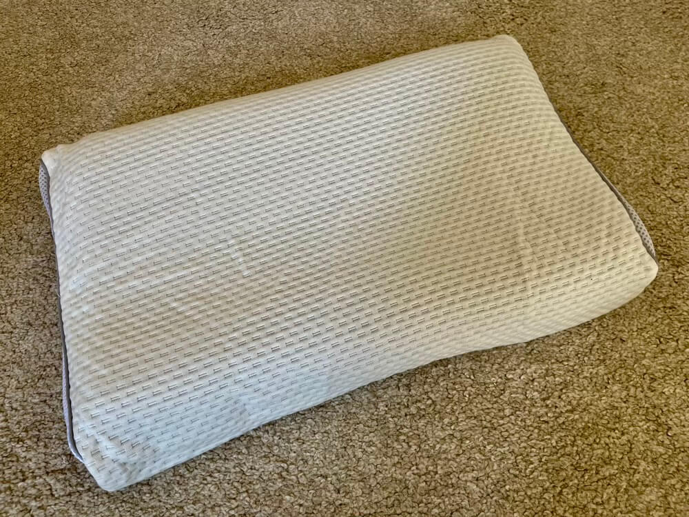 SOOMIN PILLOW枕カバーを装着した様子