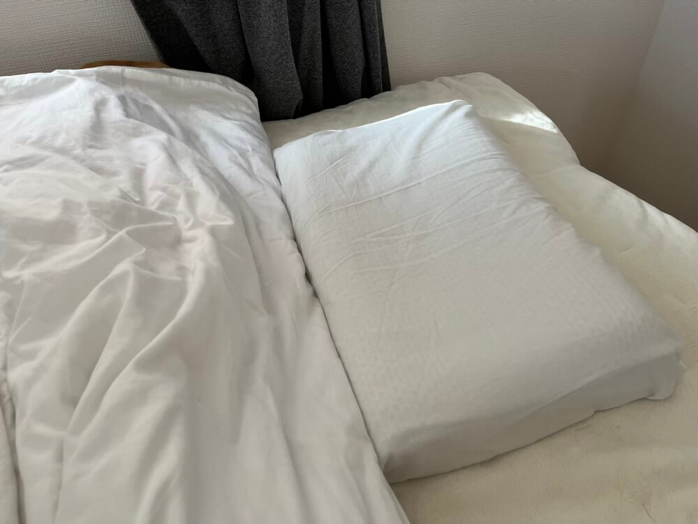 SOOMIN PILLOW枕を寝室に置いてみた