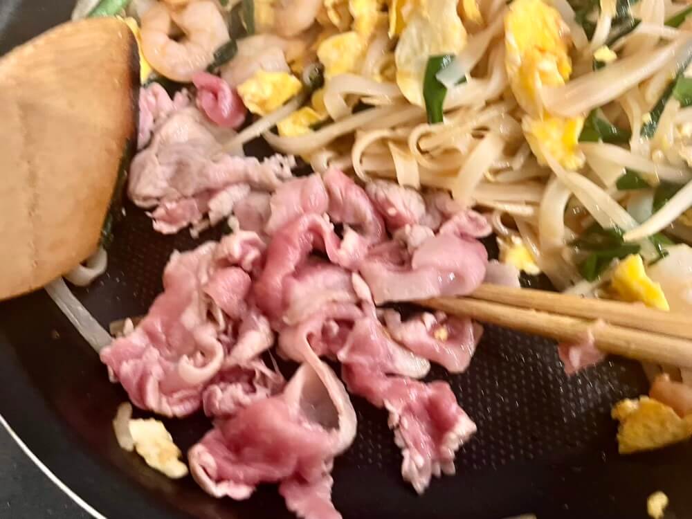 追加食材に豚肉を入れる