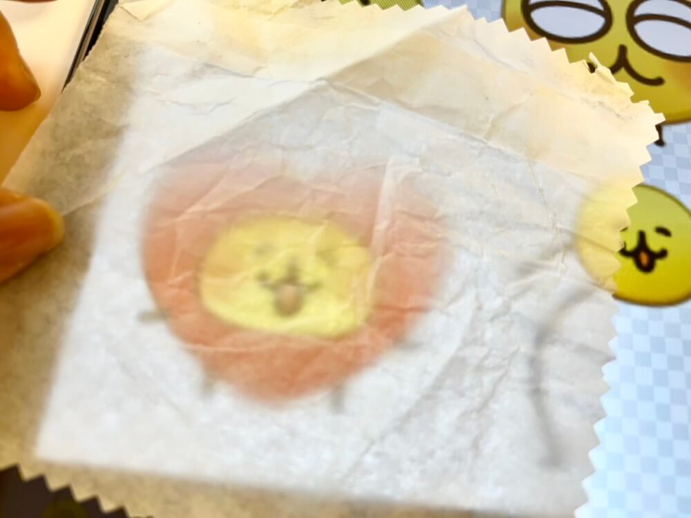 iPadで絵文字のこのイラストを写しているところ